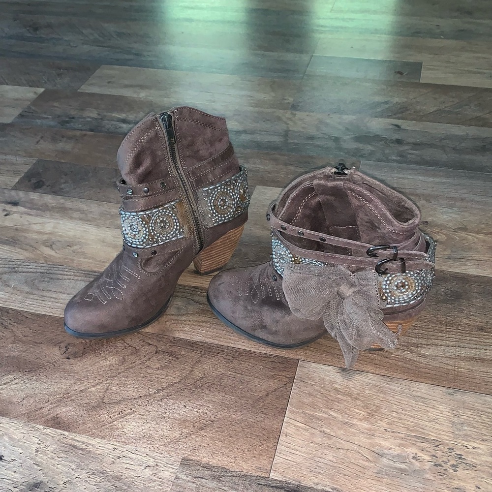 Not Rated gray suede booties shoes size 6